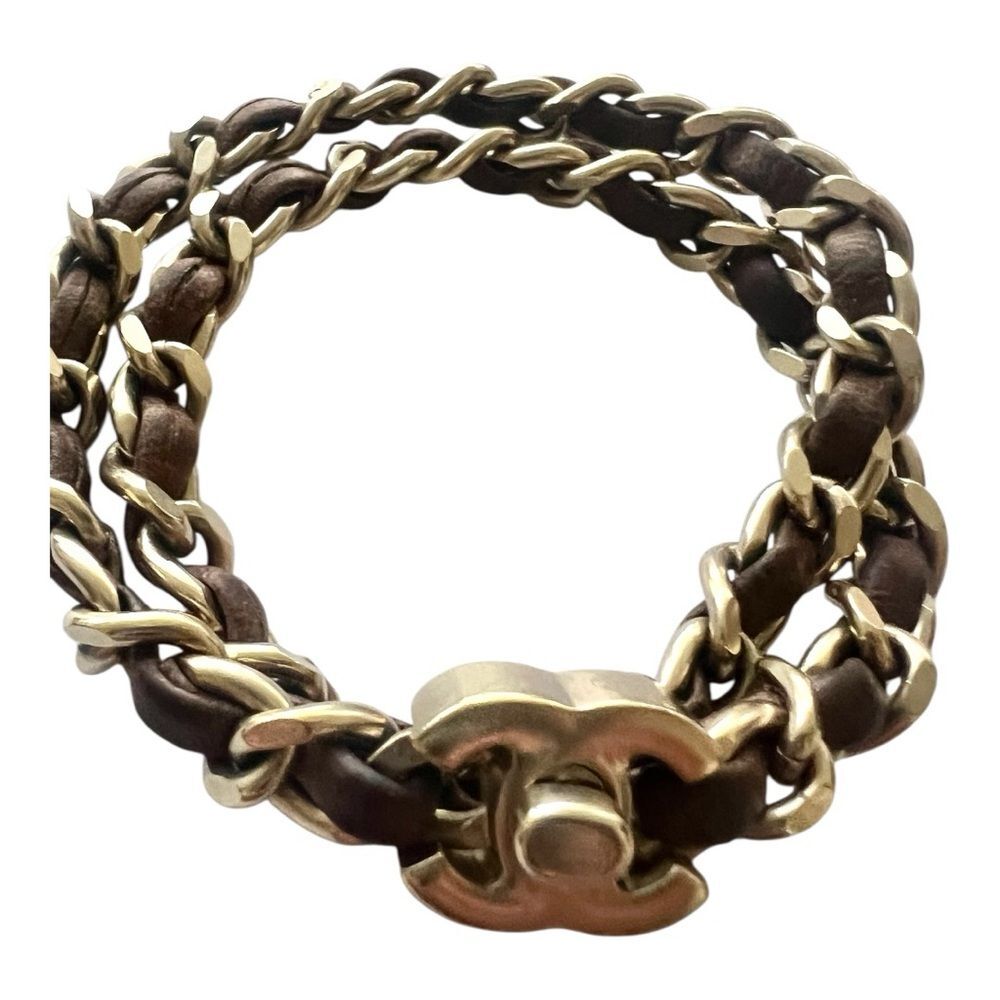 CHANEL CC Logo Turn Lock Charm Chain Bracelet B12P 
 Box & Ribbon
Leather & Gold